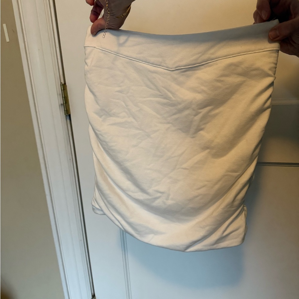 Princess Polly Women's Mini White/Creme Skirt size 6. Super flattering!!